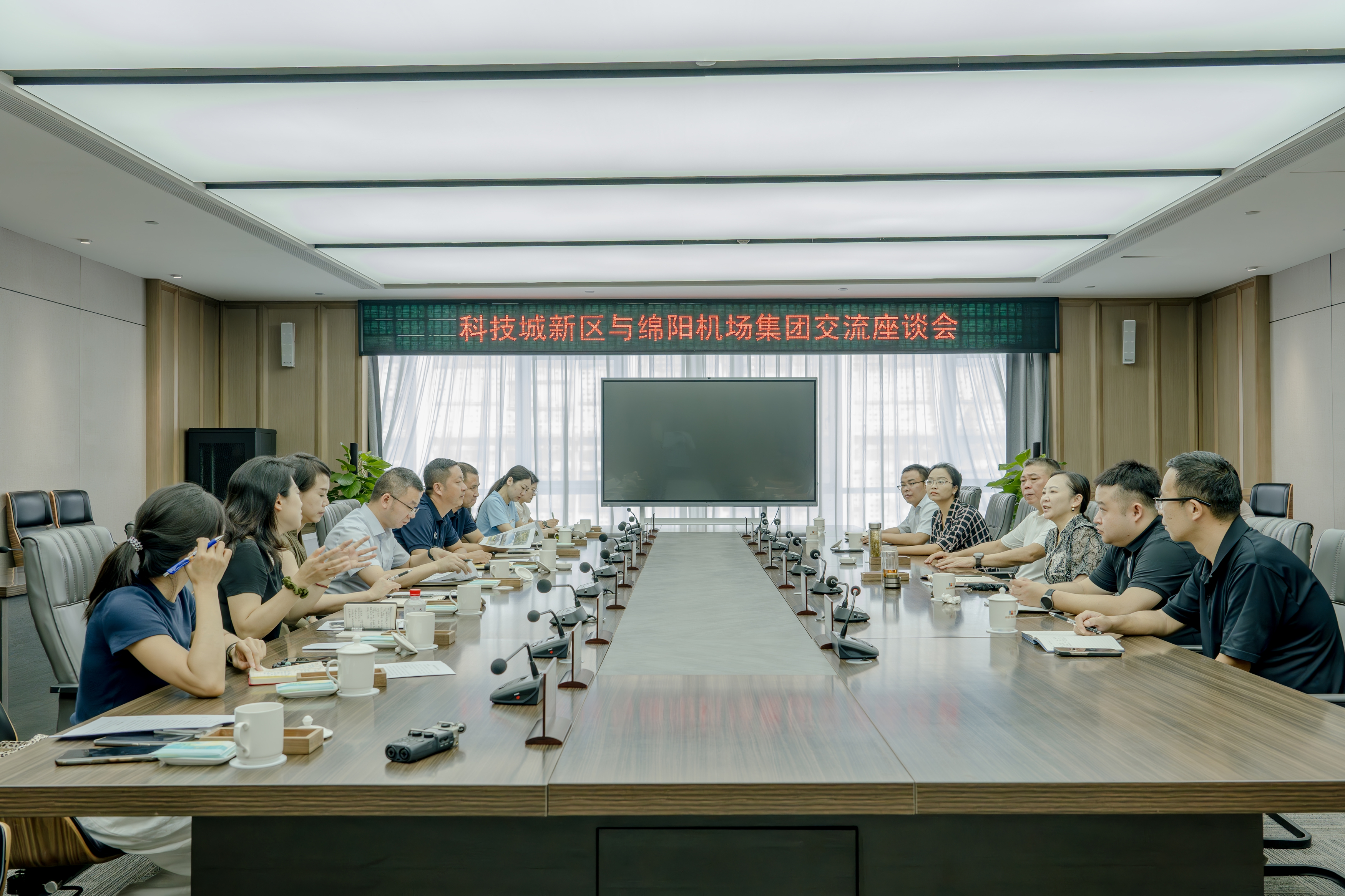 落地綿陽(yáng)，不僅3小時(shí)直達(dá)九寨，還能觀(guān)賞大熊貓  ——綿陽(yáng)機(jī)場(chǎng)與中國(guó)大熊貓中心綿陽(yáng)基地共商合作